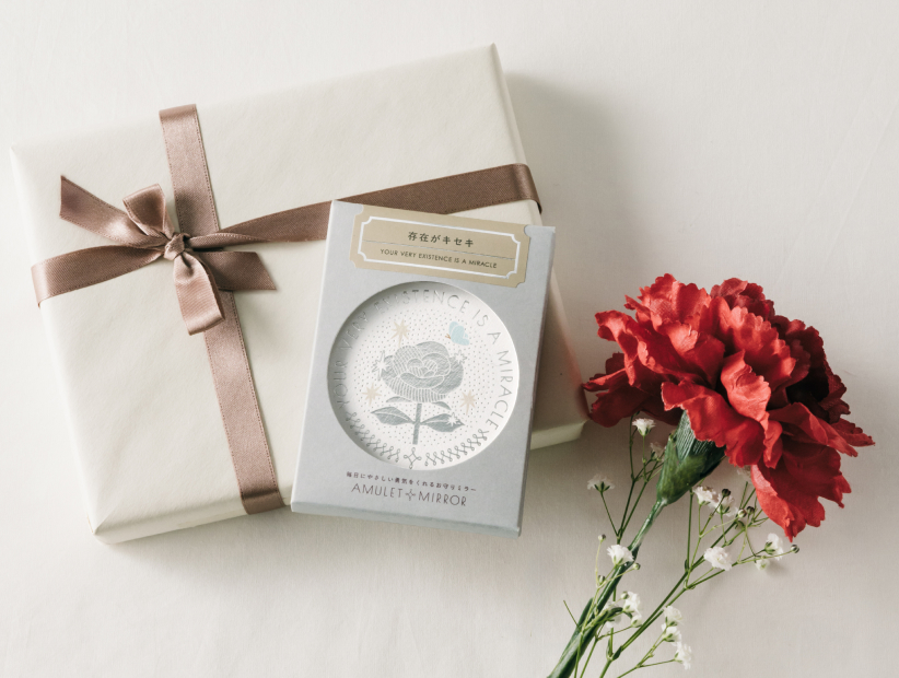 AMULET MIRROR
